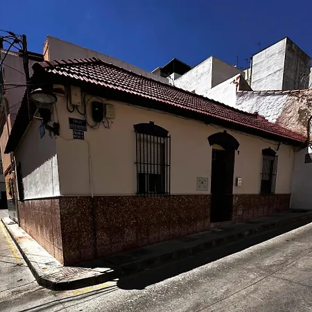 Amplia Casa Entera Con Patio Y Terraza Familia Y Grupo De Amigos Hébergement de vacances *