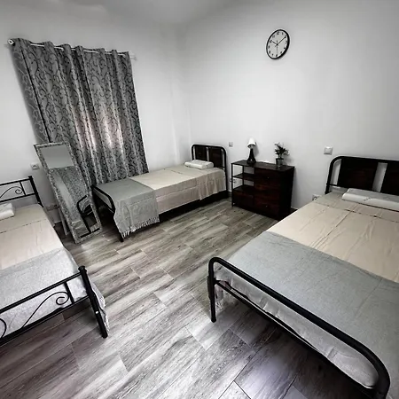 Hébergement de vacances Amplia Casa Entera Con Patio Y Terraza Familia Y Grupo De Amigos *