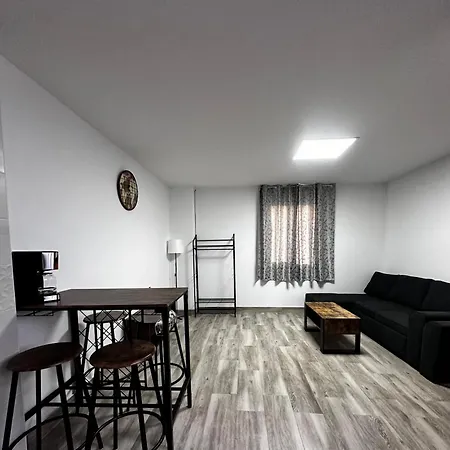 Amplia Casa Entera Con Patio Y Terraza Familia Y Grupo De Amigos Málaga