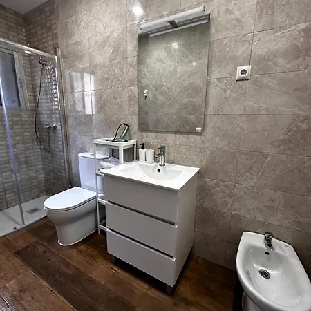 Amplia Casa Entera Con Patio Y Terraza Familia Y Grupo De Amigos Hébergement de vacances *