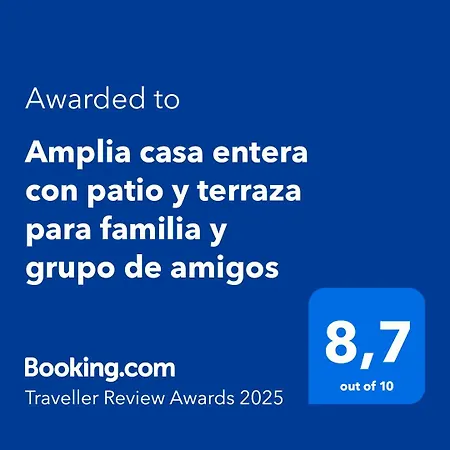 Amplia Casa Entera Con Patio Y Terraza Familia Y Grupo De Amigos Hébergement de vacances Málaga