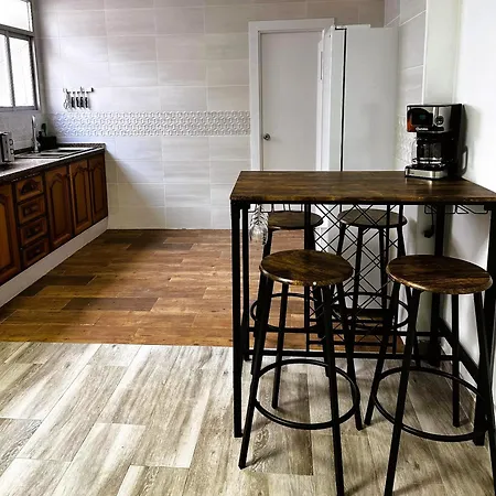 Amplia Casa Entera Con Patio Y Terraza Familia Y Grupo De Amigos * Malaga